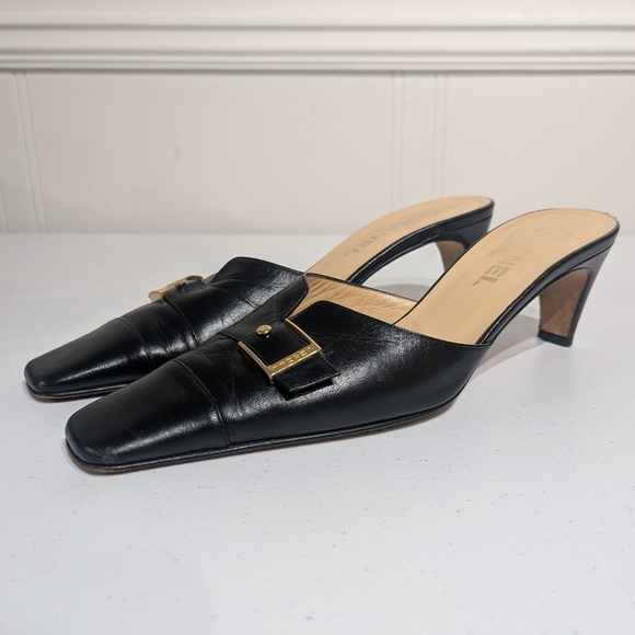 CHANEL Shoes - Vintage Chanel Gold Buckle kitten heel Mules - size 40EU - 9.5US